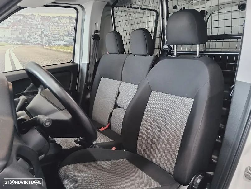 Fiat Doblo 1.3 MJ Easy  3Lugares - 26