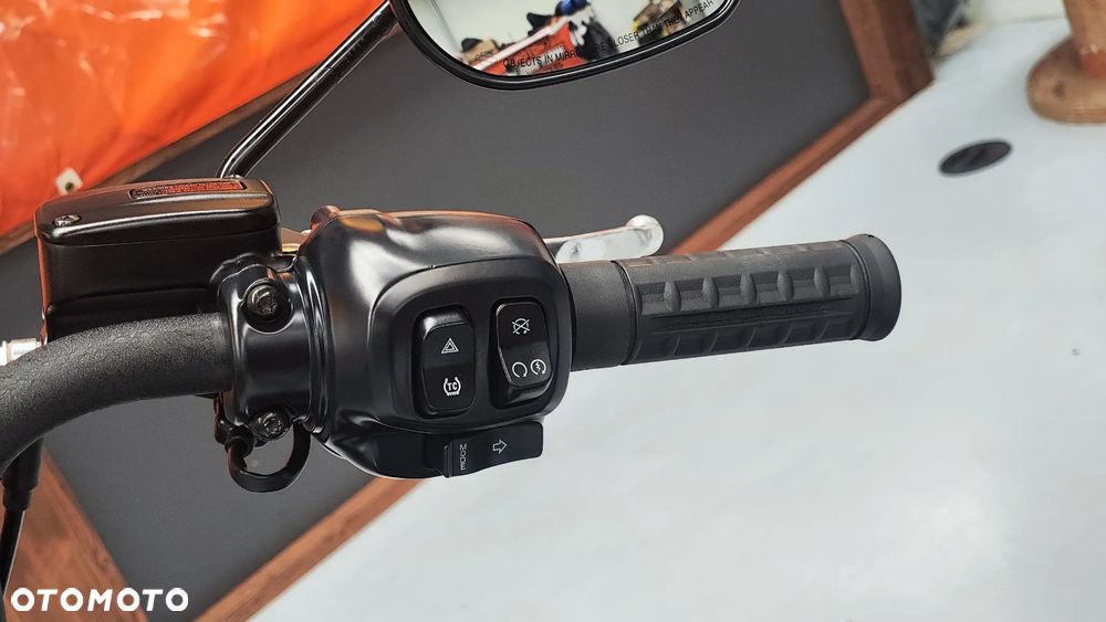Harley-Davidson Softail Street Bob - 32