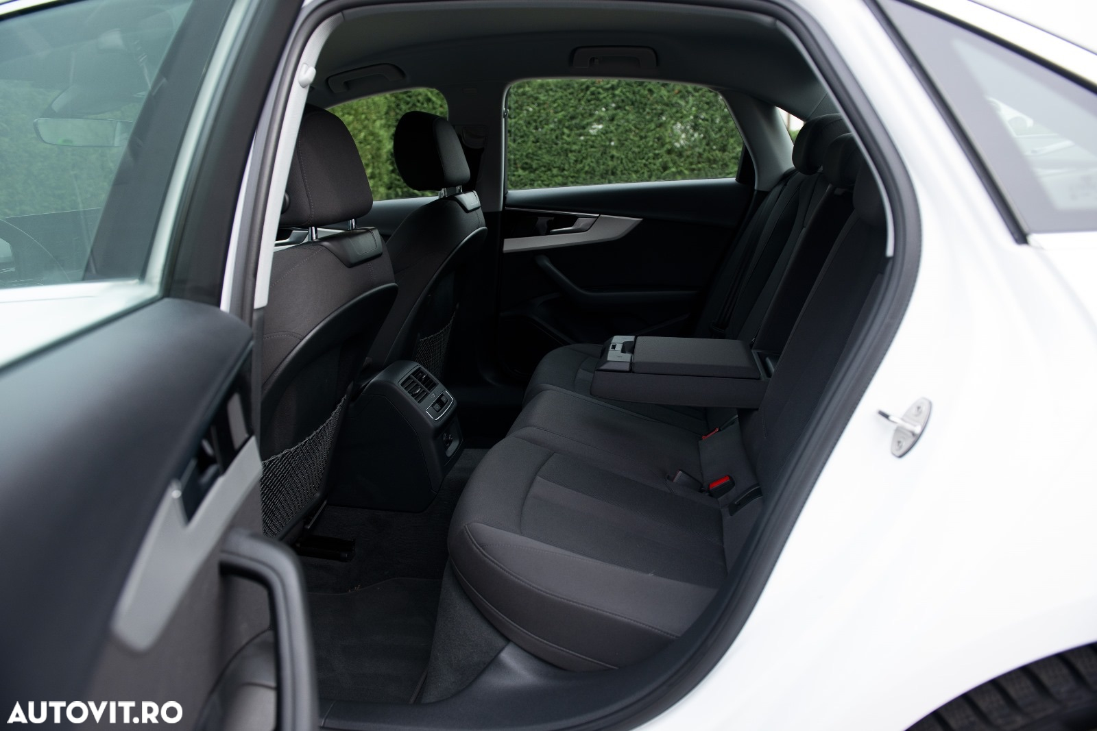 Audi A4 35 TFSI S tronic design - 26