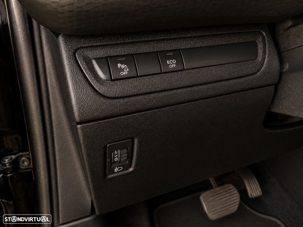 Peugeot 2008 1.2 PureTech Allure EAT6 - 23