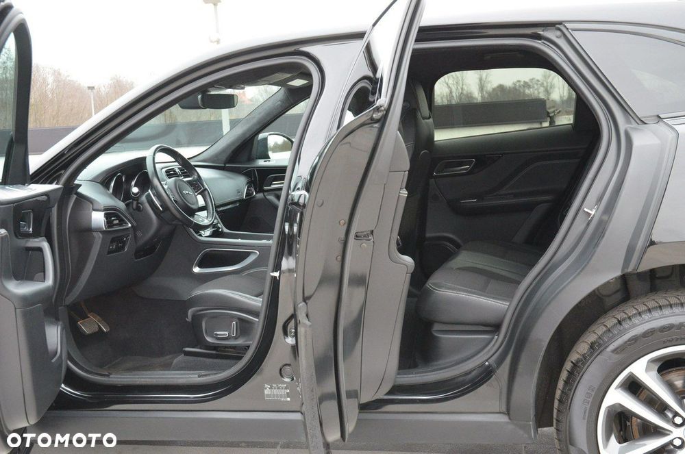 Jaguar F-Pace 2.0 i4P AWD R-Sport - 38