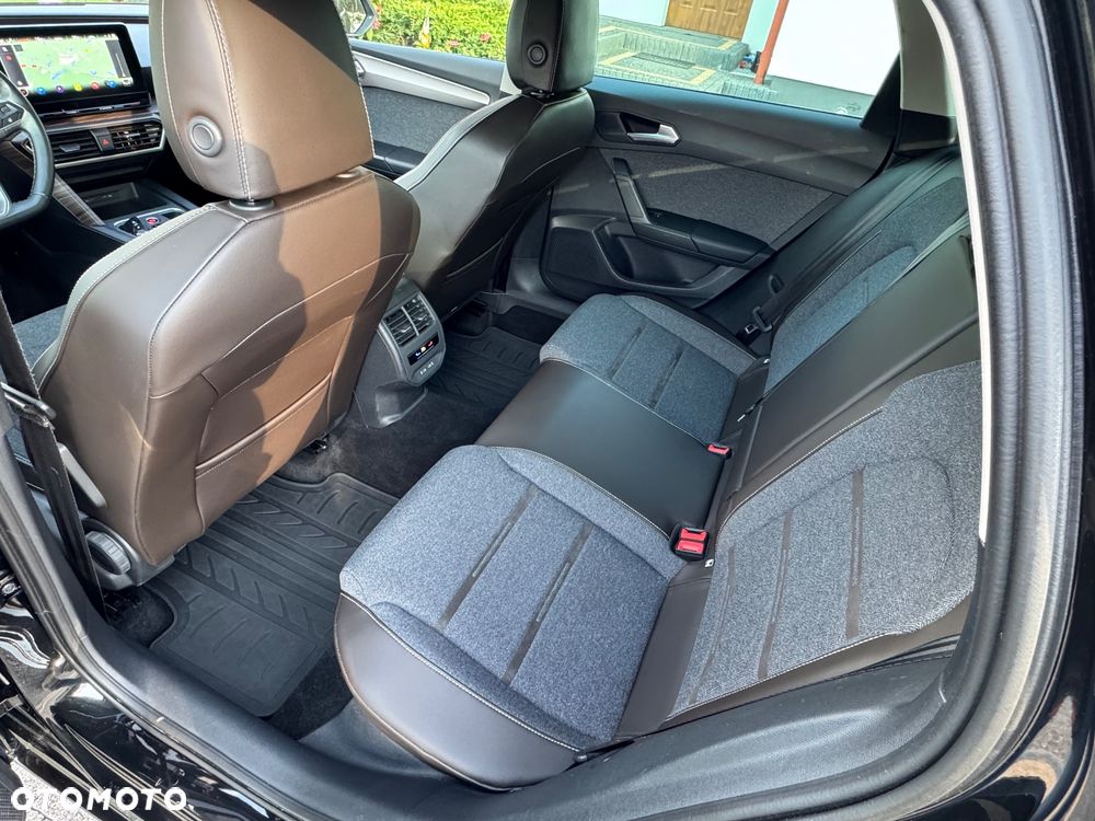 Seat Leon Sportstourer 2.0 TDI DSG Xcellence - 29