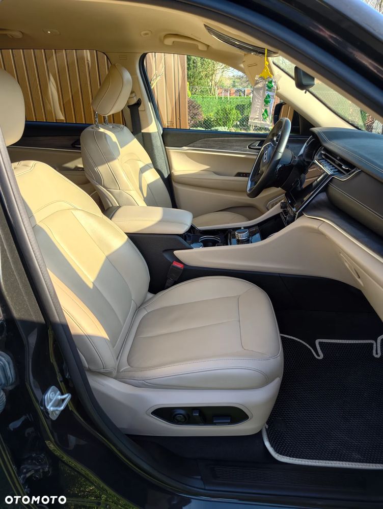 Jeep Grand Cherokee - 21