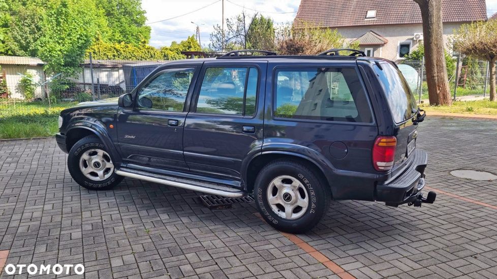 Ford Explorer - 3