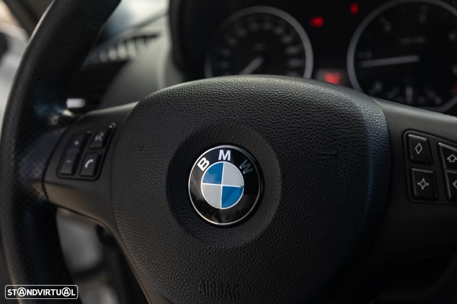 BMW 120 d Cabrio Limited Edition Lifestyle c/ M Sport Pack - 26