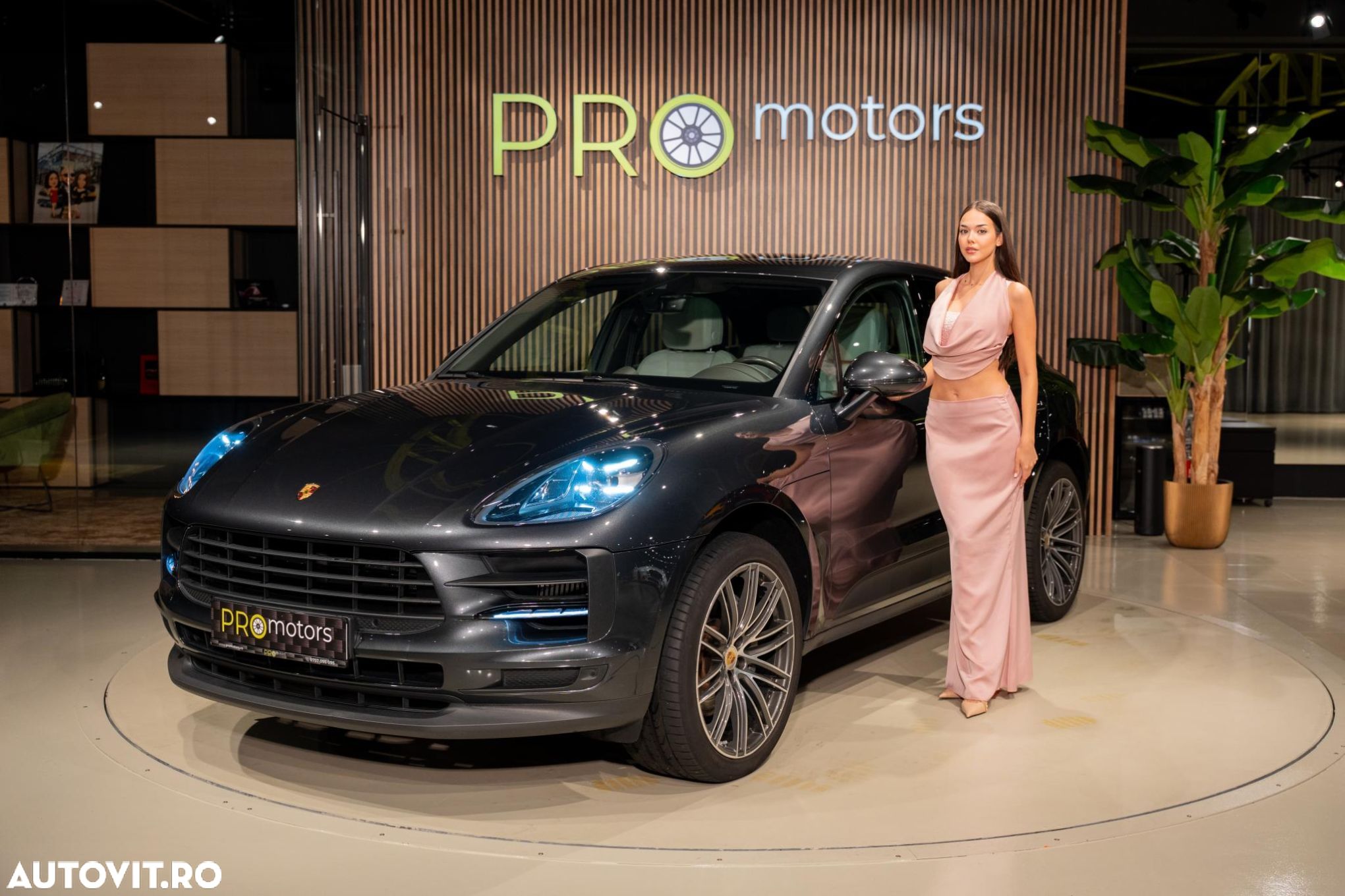Porsche Macan - 1