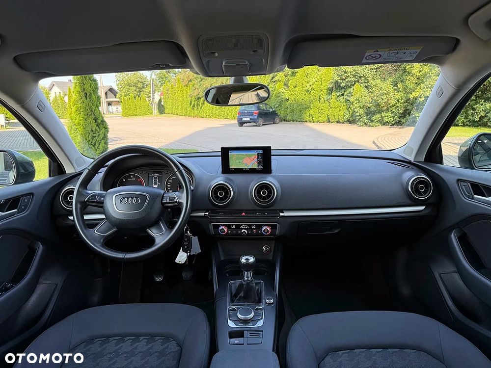 Audi A3 Sportback 1.6 TDI S line Sportpaket - 29
