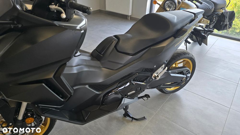 Honda NSS - 8