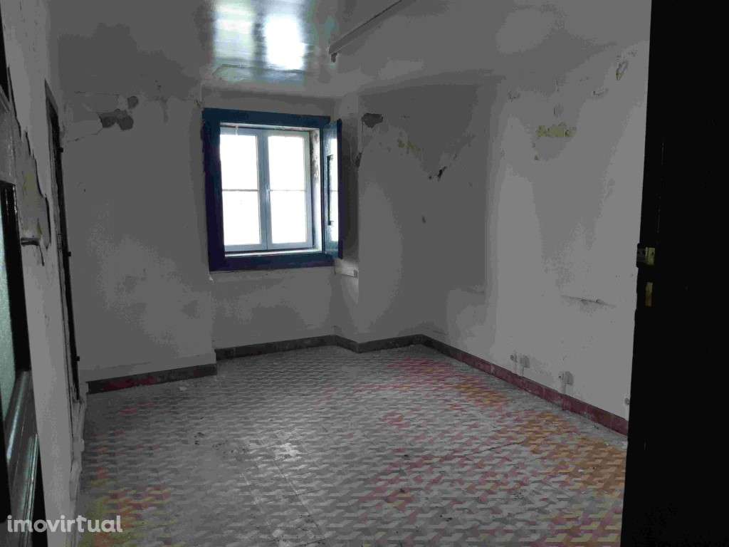 Prédio Centenário no centro de Avis - Portalegre - Grande imagem: 4/49