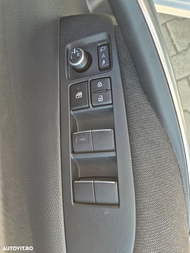 Toyota Corolla 1.8 HSD Business - 21