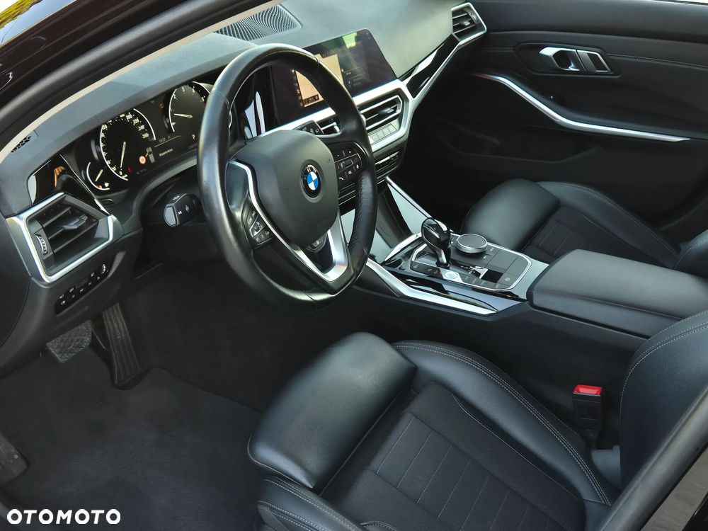 BMW Seria 3 330i Sport Line - 21