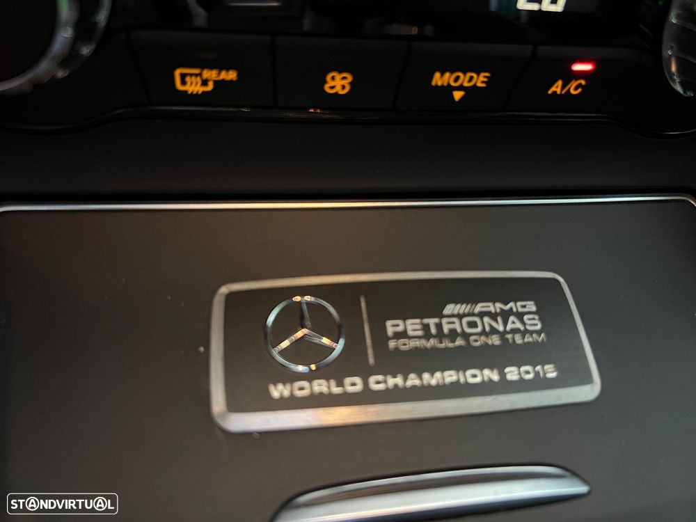Mercedes-Benz A 45 AMG 4Matic Speedshift 7G-DCT PETRONAS 2015 World Champion Edition - 24