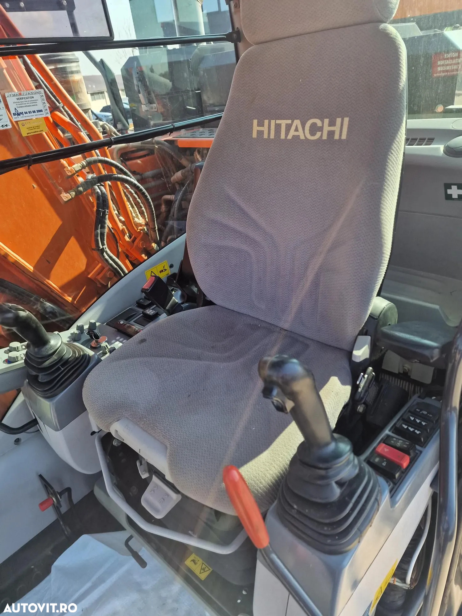 Hitachi EXCAVATOR PE ROTI, 3 brate excavare, LAMA+CALE, cupa NOUA 1,2m latime, Masa operationala 17,2t, Inst picon, A doua inst hidr, 2018, 2.993h, hidraulica HITACHI, anv noi, posibilitate leaisng 3 ani, PROMOTIE 99.900 EUR+Tva - 19