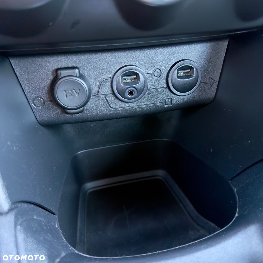Peugeot 208 - 16