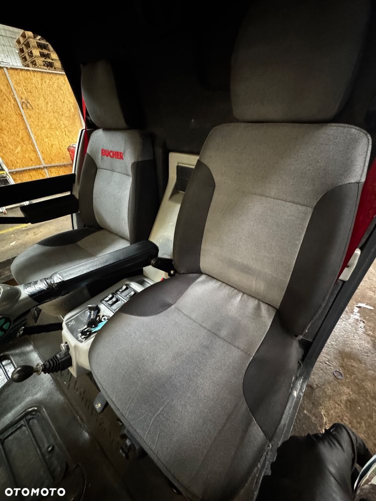 Inny BUCHER C202 - 6