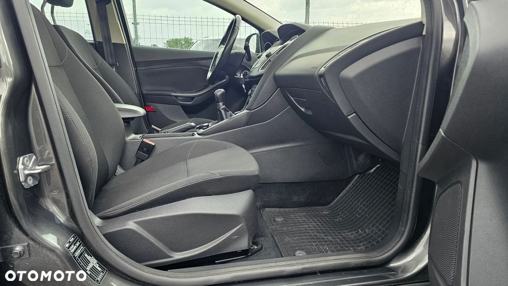 Ford Focus 1.6 Trend - 12