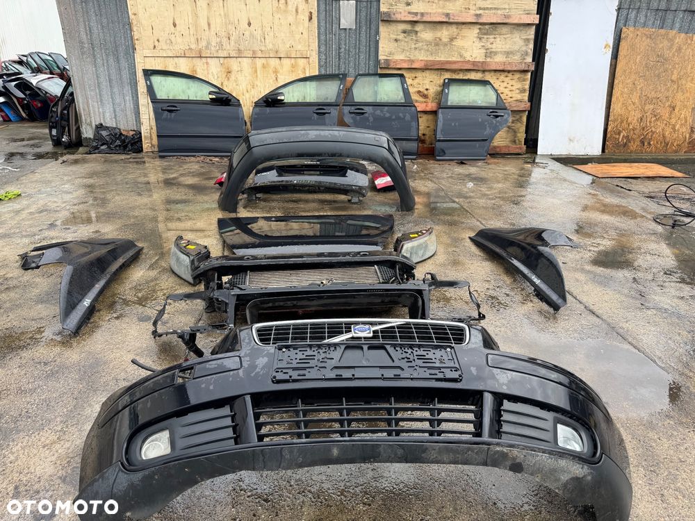 Volvo v50 Czarne 452-46 części blacharskie zderzak przód spryski xenon pas przedni chłodnice do diesla diesel belka przednia tylnia tył lampy xenon błotnik prawy lewy przedni zderzak tył tylni kombi drzwi prawe lewe przednie tylne kombi do lampy tylnie tył prawa lewa klapa tył klapa bagażnika belka tylnia - 1