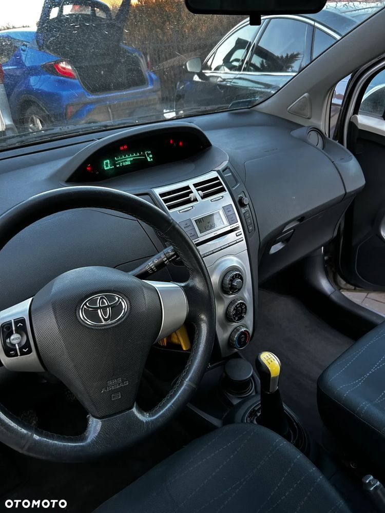 Toyota Yaris - 8