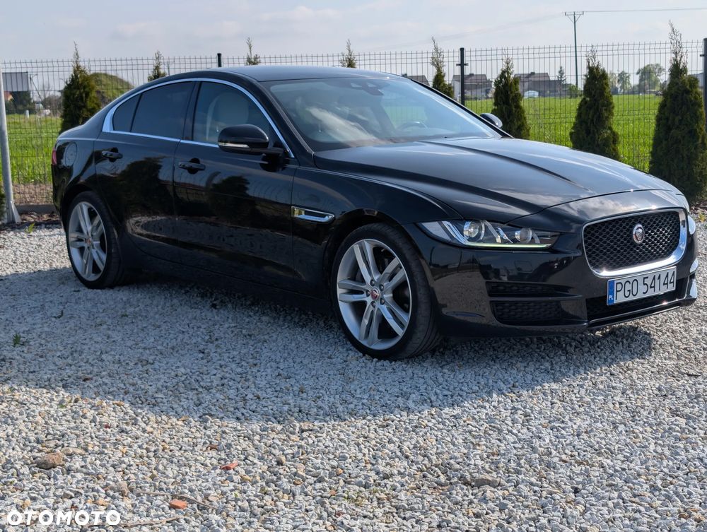 Jaguar XE 2.0 T Prestige - 8