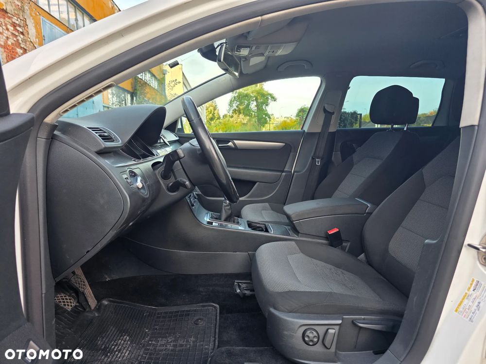 Volkswagen Passat 2.0 TDI BlueMotion Technology Comfortline - 14