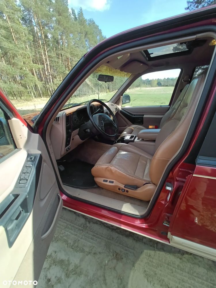 Ford Explorer Standard - 9