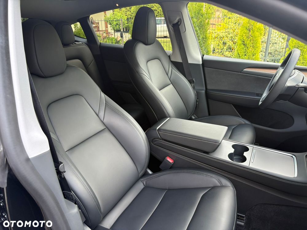 Tesla Model Y RWD - 12
