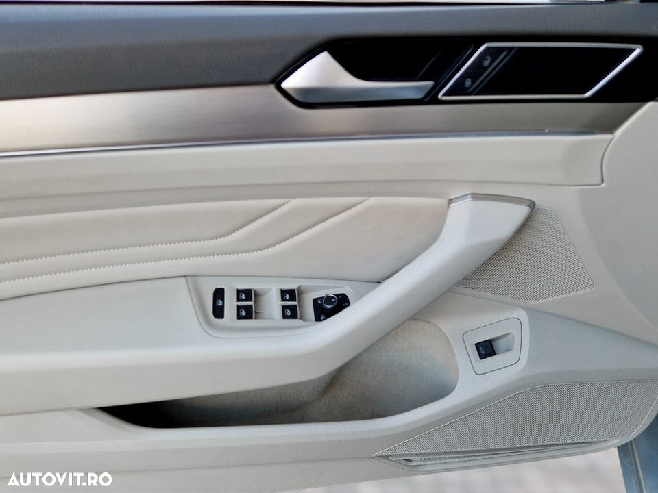 Volkswagen Passat 2.0 TDI Highline - 17