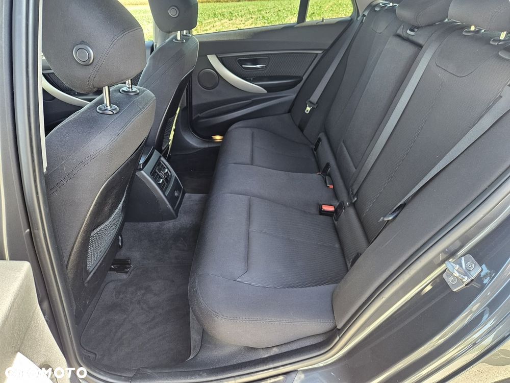 BMW Seria 3 320d - 16