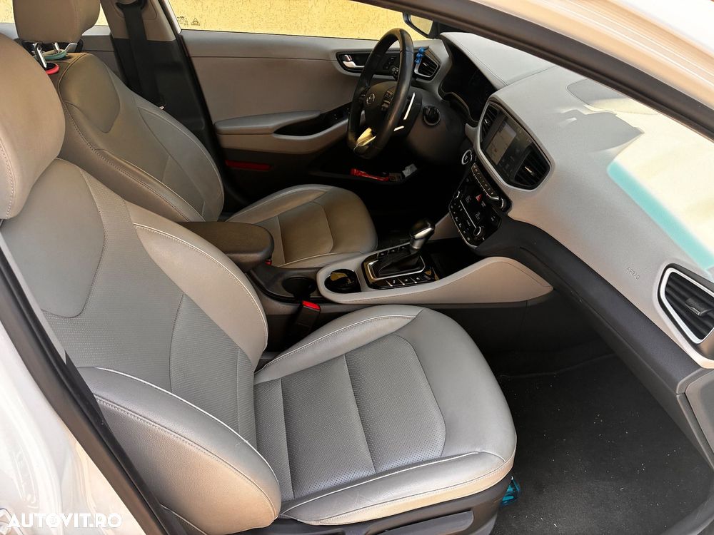 Hyundai IONIQ - 13