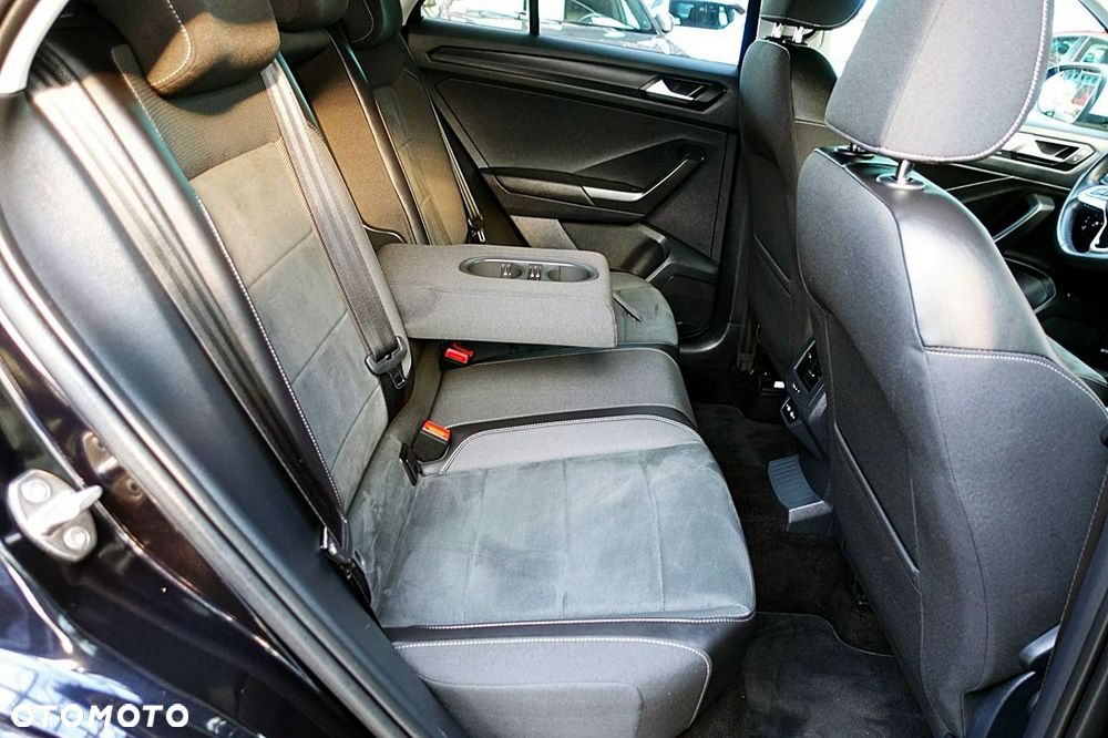 Volkswagen T-Roc - 12