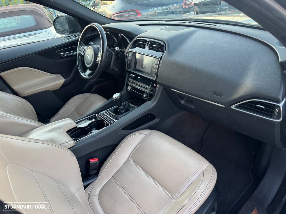 Jaguar F-Pace 2.0 i4D Prestige AWD - 32