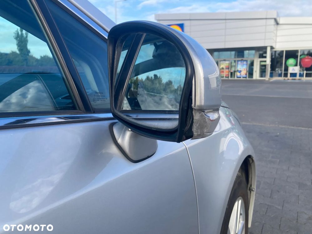 Toyota Avensis 1.8 Sol - 15