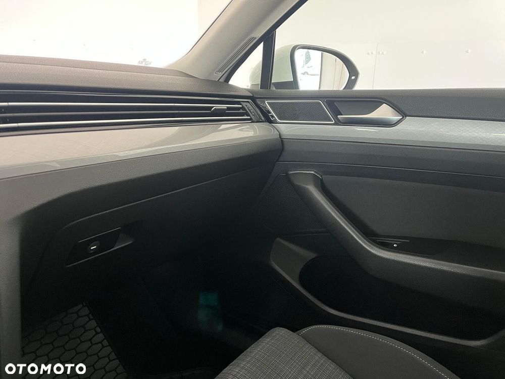 Volkswagen Passat - 18