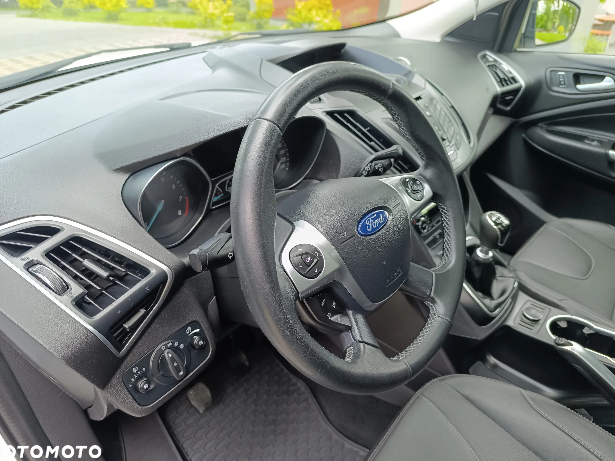 Ford Kuga 1.6 EcoBoost 2x4 Trend - 34