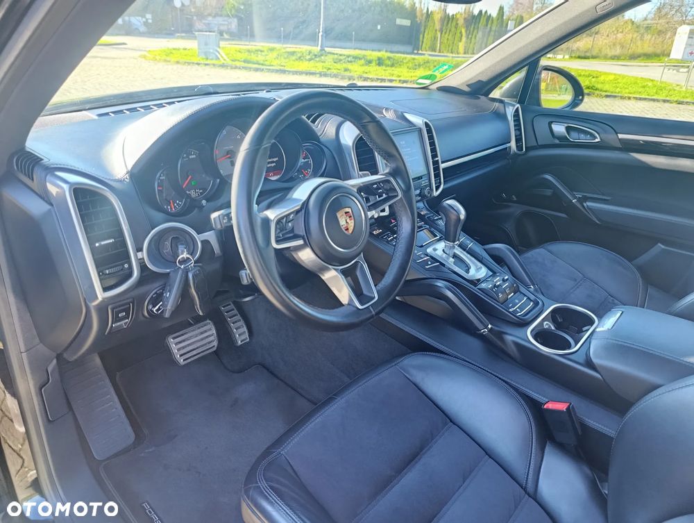Porsche Cayenne S Diesel Platinum Edition - 12