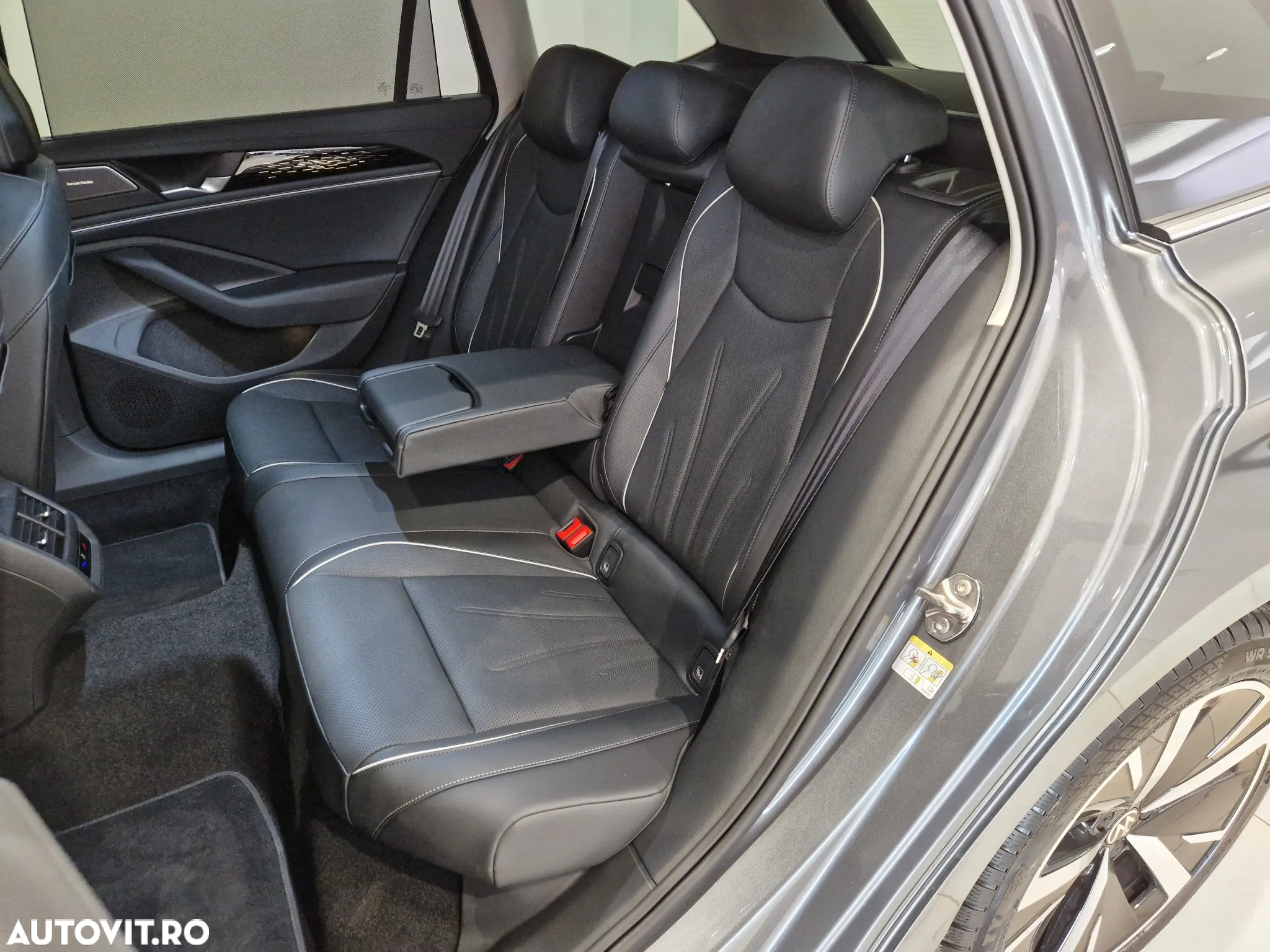 Volkswagen Passat Variant 2.0 TDI DSG Business - 14