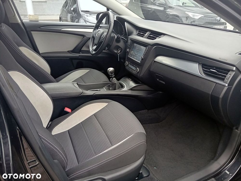 Toyota Avensis 2.0 D-4D Premium - 6