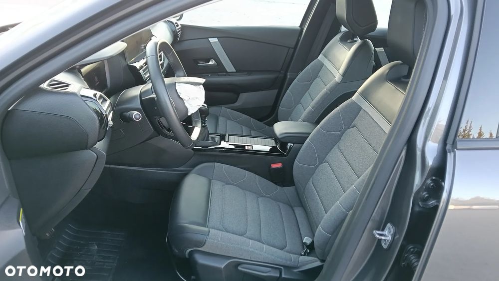 Citroën C4 PureTech 130 Stop&Start FEEL PACK - 28