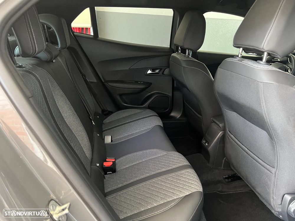Peugeot 2008 1.2 PureTech Allure Pack EAT8 - 17
