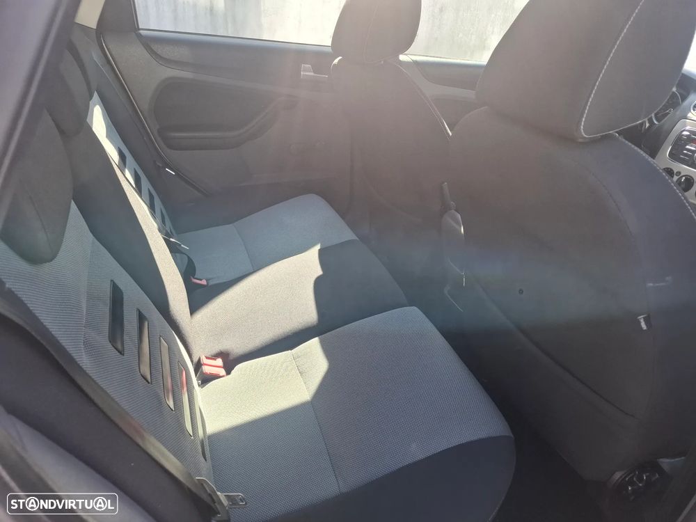 Ford Focus SW 1.4 16V Trend - 4