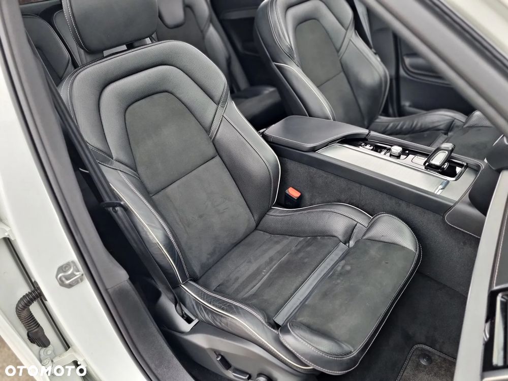 Volvo XC 90 B5 D AWD Geartronic RDesign - 26
