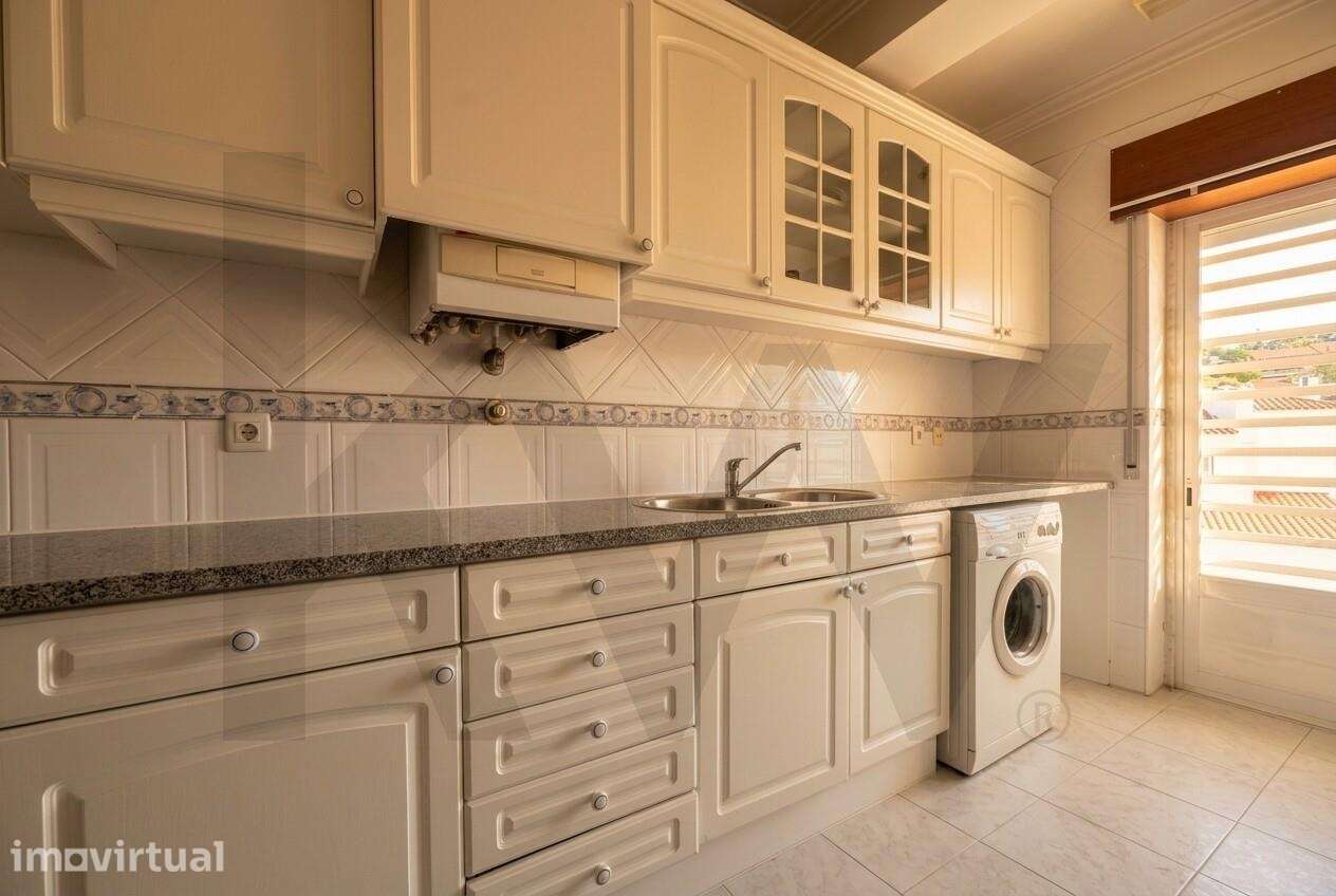 Apartamento T2 com 75m2, lugar de parqueamento coberto e arrecadação a - Grande imagem: 4/27