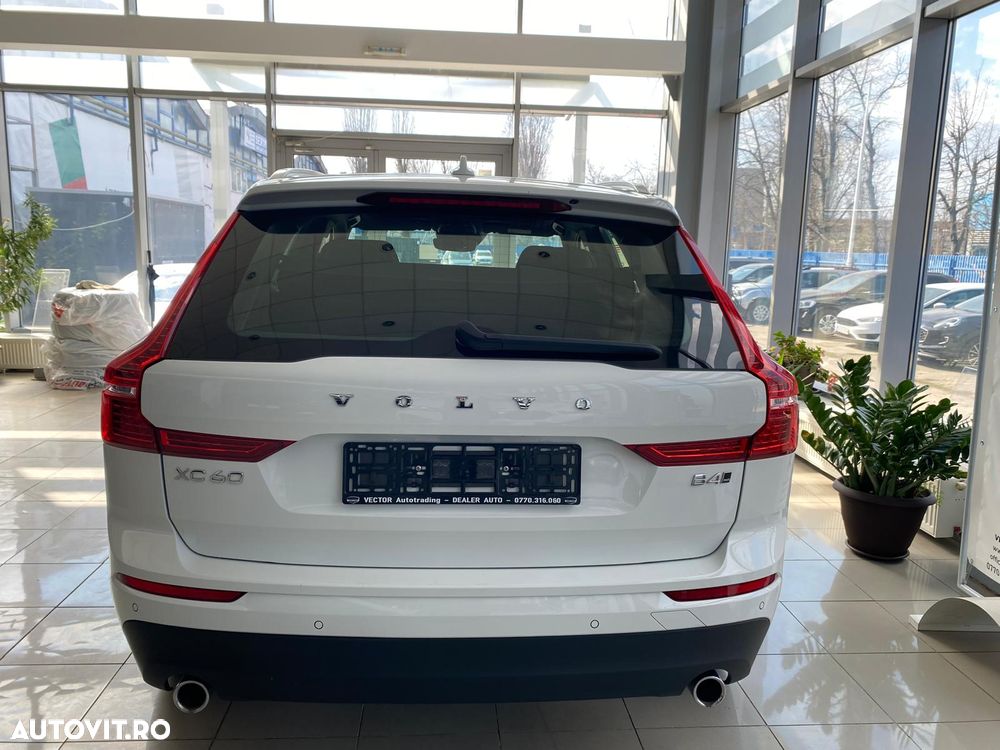 Volvo XC 60 B4 MHEV AT8 AWD Momentum Pro - 8