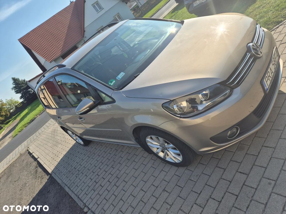 Volkswagen Touran 2012 photo 4