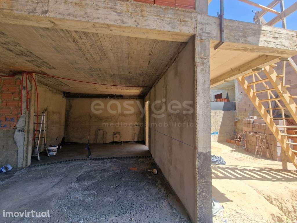 Moradia T4 geminada com piscina, sita na quinta da Madalena - Grande imagem: 3/17