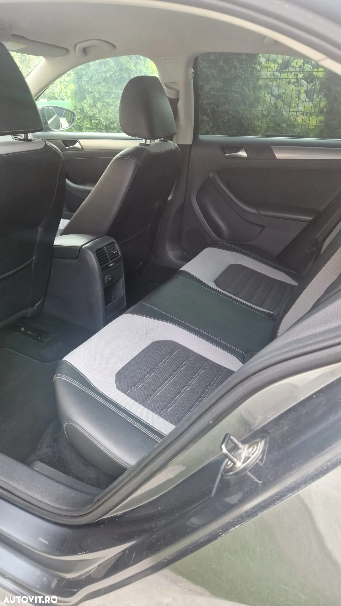 Volkswagen Jetta 1.6 TDI DPF Highline DSG - 12