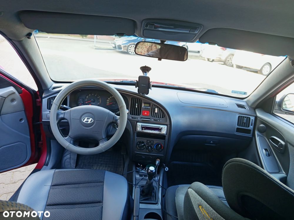 Hyundai Elantra - 10