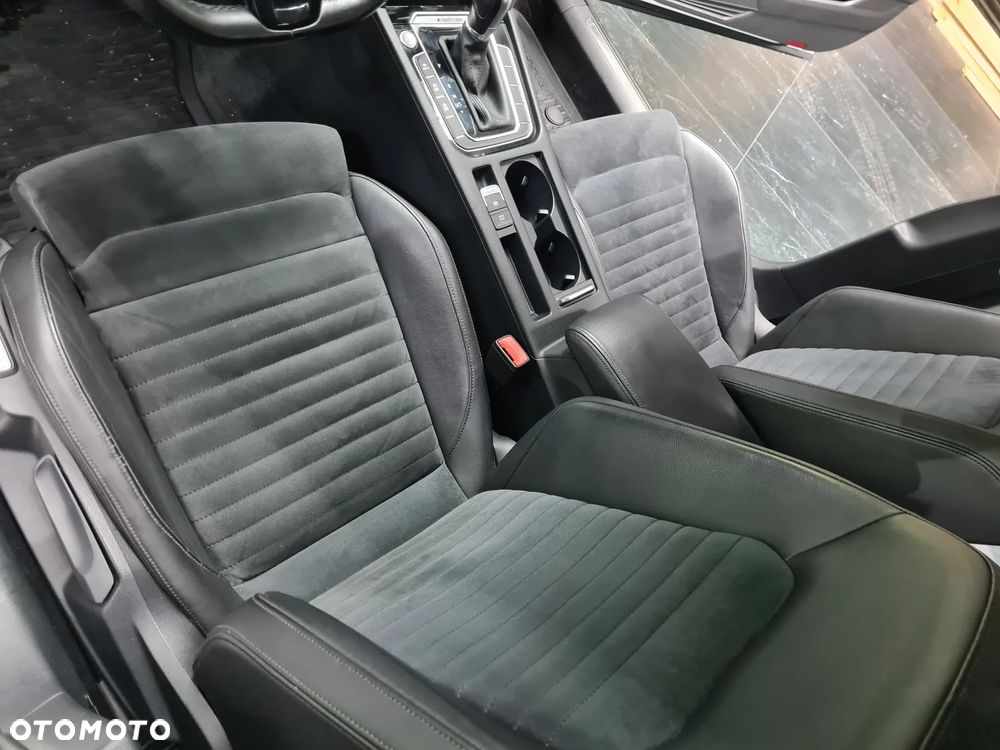 Volkswagen Passat Variant 2.0 TDI SCR 4Motion DSG Highline - 26