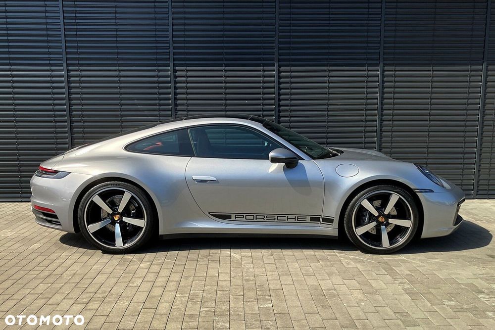 Porsche 911 Carrera - 4