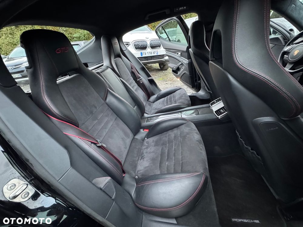 Porsche Panamera GTS PDK - 12